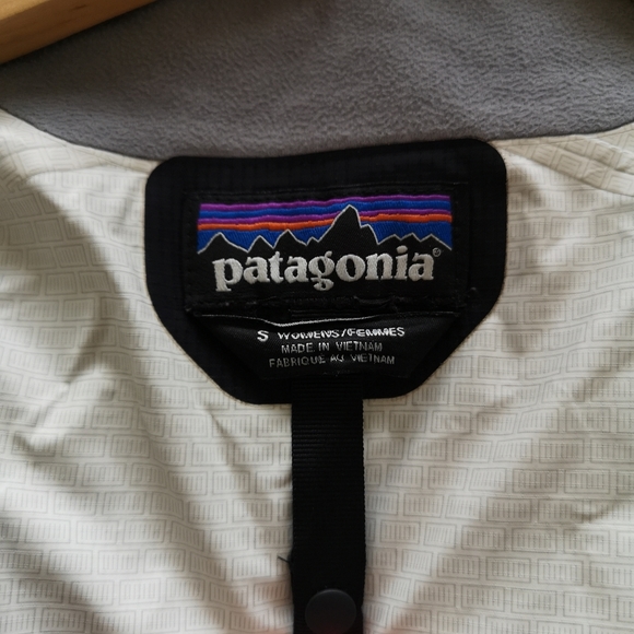 Black Patagonia Torrentshell - Picture 8 of 11